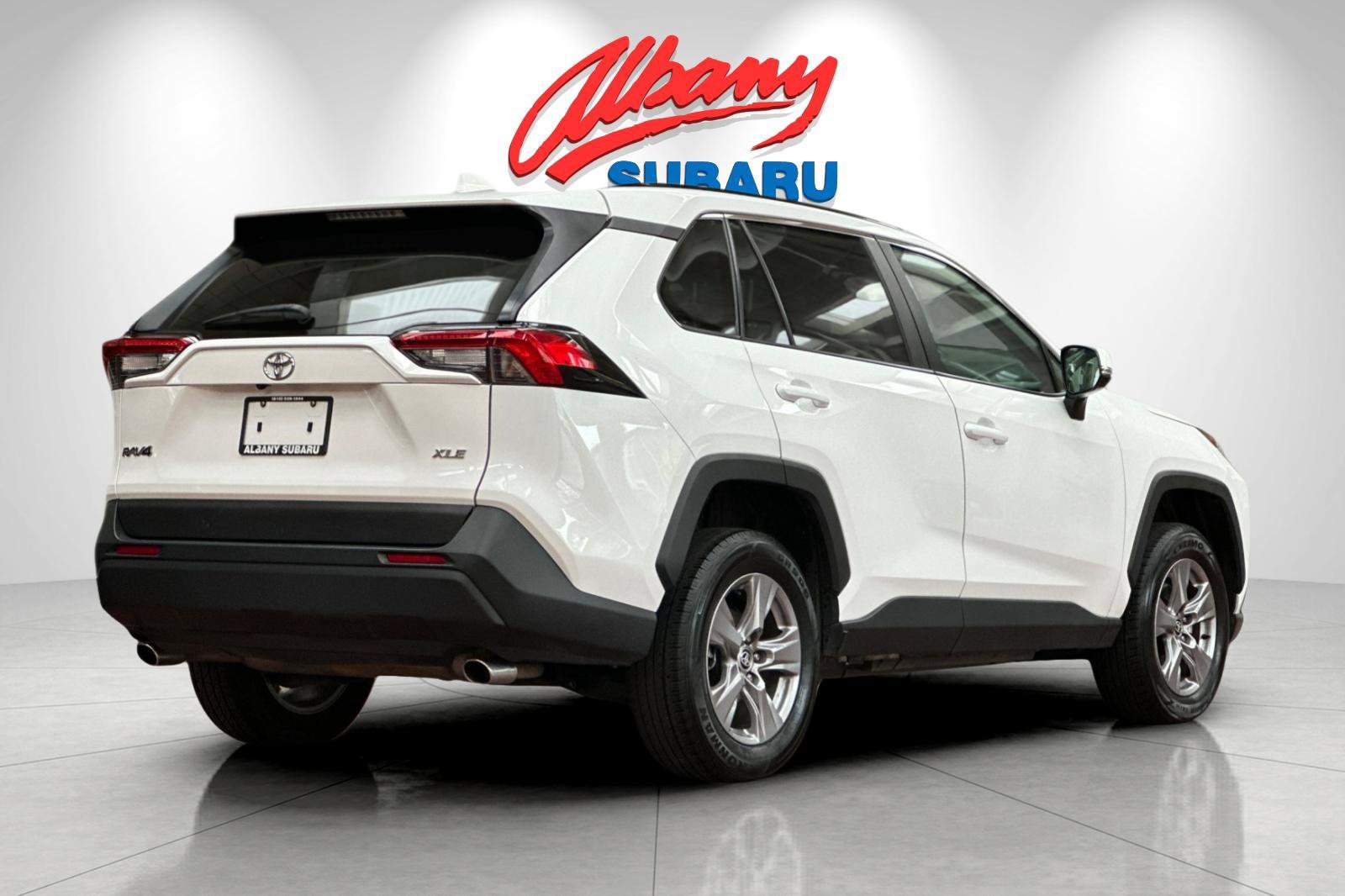Used 2025 Toyota RAV4 XLE FWD image 4