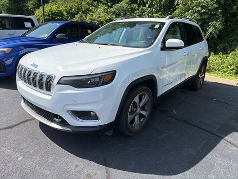 Used 2021 Jeep Cherokee Limited w/ Elite Package FWD image 2