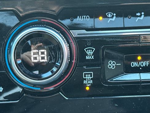 Used 2025 GMC Sierra 2500 AT4 w/ AT4 Premium Plus Package image 28