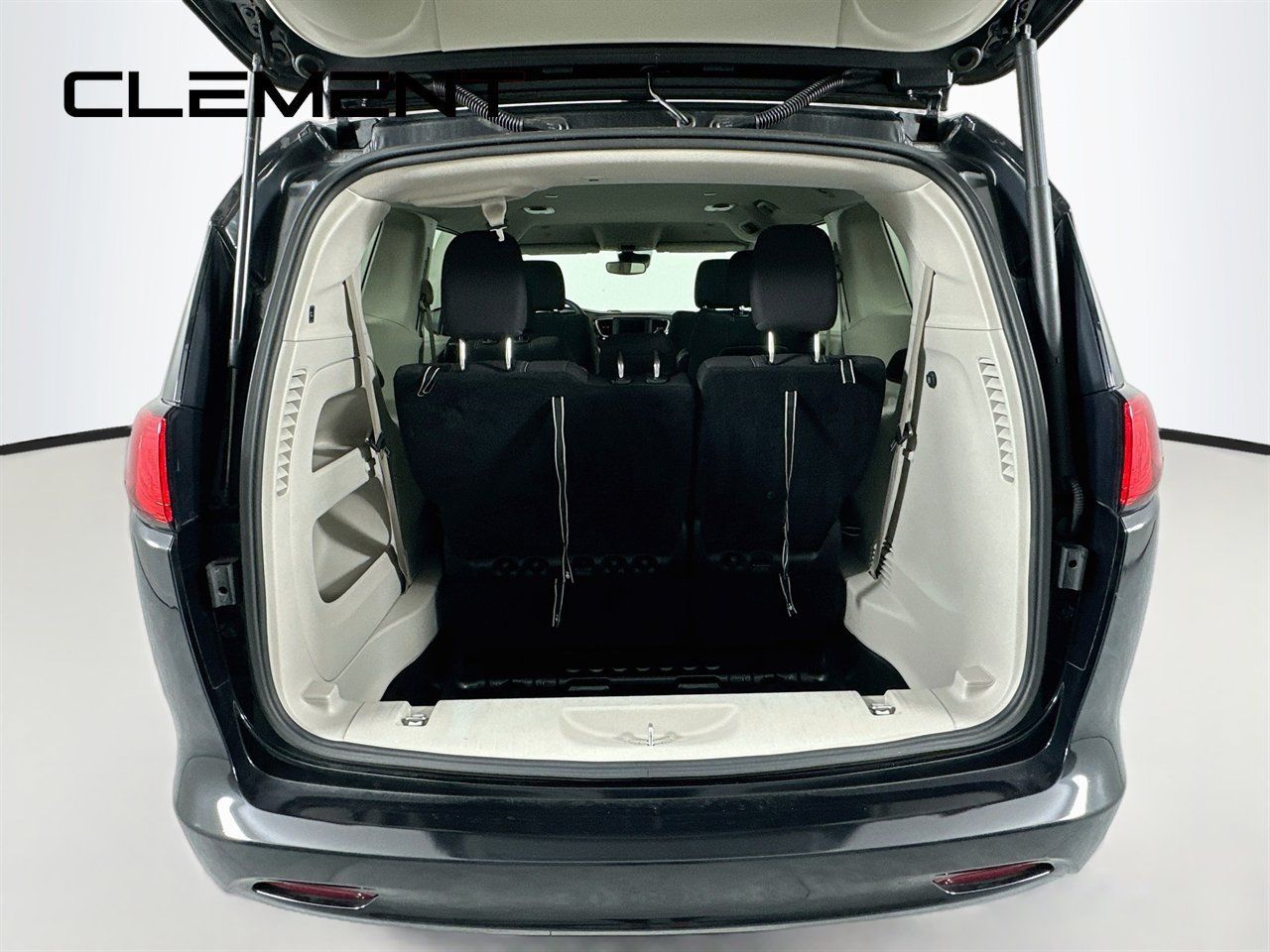 Used 2023 Chrysler Voyager LX FWD image 11