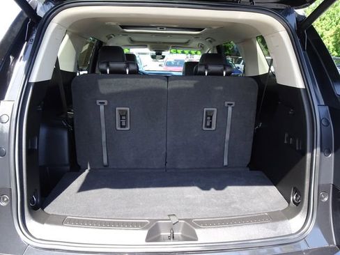 Used 2020 GMC Acadia Denali w/ Technology Package FWD image 33