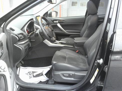 Used 2025 Mitsubishi Eclipse Cross AWD image 13