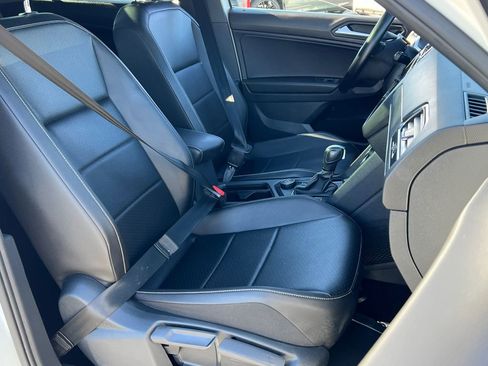Used 2021 Volkswagen Tiguan SE R-Line image 12