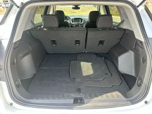 Used 2024 GMC Terrain SLE image 5