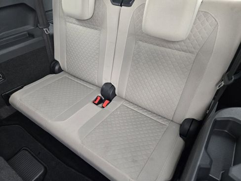 Used 2020 Volkswagen Tiguan S image 28