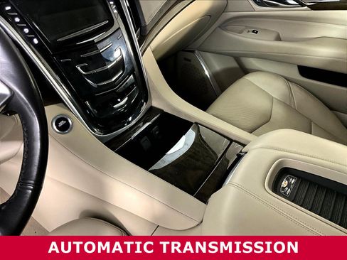 Used 2020 Cadillac Escalade Premium Luxury AWD/4WD image 15