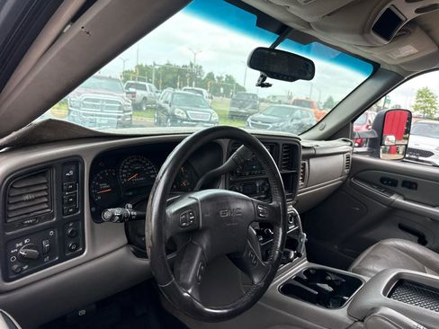 Used 2006 GMC Sierra 2500 SLE w/ Onstar Plus Package AWD/4WD image 10