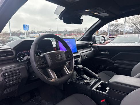 Used 2025 Toyota Tacoma TRD Off-Road image 14