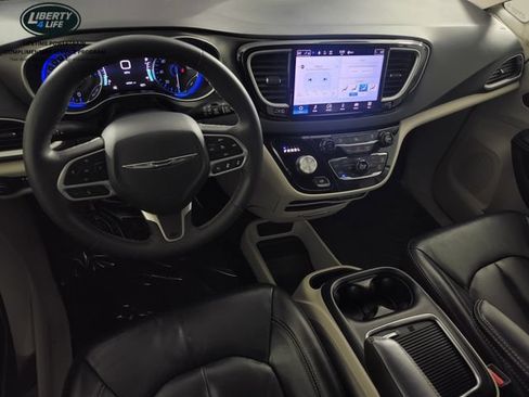 Used 2022 Chrysler Pacifica Touring-L FWD image 33