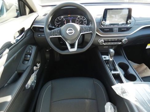 New 2025 Nissan Altima 2.5 SV image 12