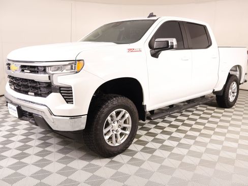 Used 2023 Chevrolet Silverado 1500 LT w/ Z71 Off-Road Package AWD/4WD image 10