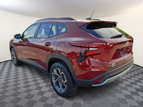 Used 2025 Chevrolet Trax LT FWD image 4