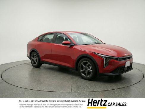 Used 2025 Kia K4 LXS image 1