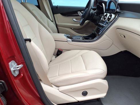 Used 2021 Mercedes-Benz GLC 300 4MATIC image 11