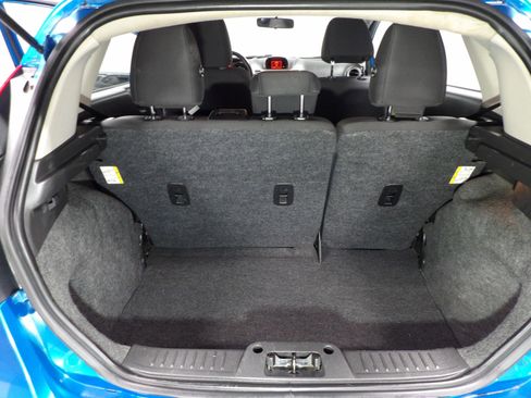 Used 2013 Ford Fiesta SE image 8