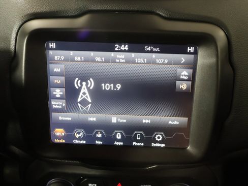 Used 2023 Jeep Renegade Trailhawk w/ Trailer Tow Group image 40