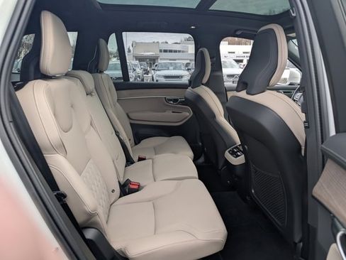 Used 2025 Volvo XC90 B6 Plus image 29