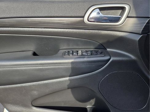 Used 2019 Jeep Grand Cherokee Altitude image 13