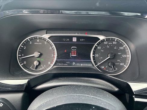 Used 2025 Nissan Pathfinder SL AWD/4WD image 13