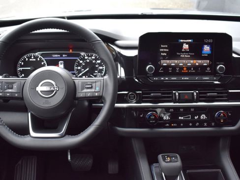 New 2025 Nissan Pathfinder SV w/ SV Premium Package image 4