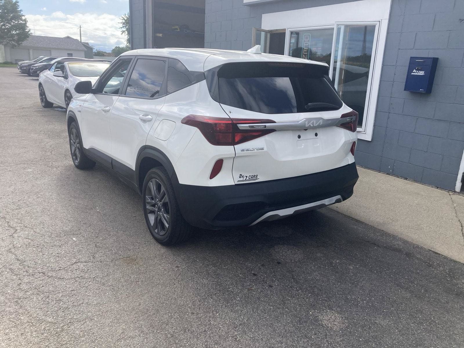 Used 2022 Kia Seltos LX AWD/4WD image 6