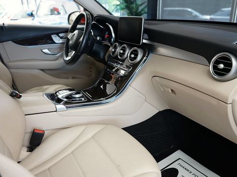 Used 2017 Mercedes-Benz GLC 300 4MATIC image 40