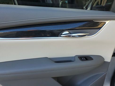 Used 2020 Cadillac XT6 Premium Luxury image 13