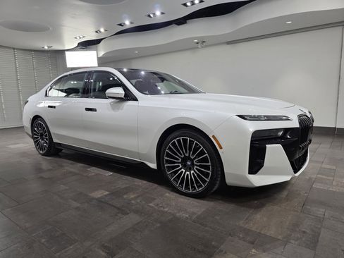 Used 2025 BMW 760i xDrive w/ Executive Package AWD/4WD image 26