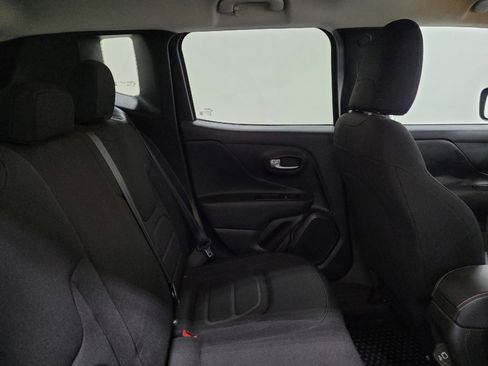 Used 2022 Jeep Renegade Latitude AWD/4WD image 19