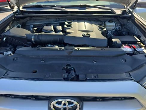 Used 2018 Toyota 4Runner SR5 AWD/4WD image 29