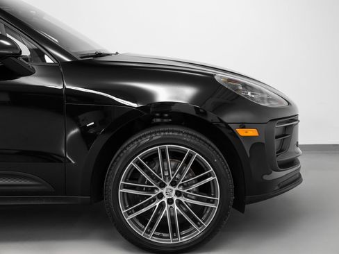 Used 2025 Porsche Macan image 14