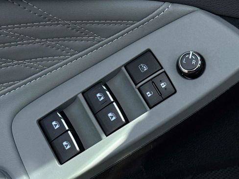Used 2019 Toyota Avalon Limited FWD image 18