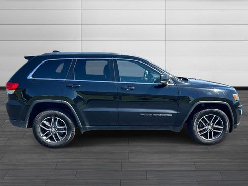 Used 2017 Jeep Grand Cherokee Limited AWD/4WD image 2