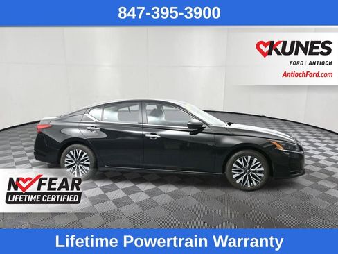 Used 2024 Nissan Altima 2.5 SV FWD image 2