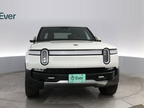 Used 2022 Rivian R1T Adventure image 3