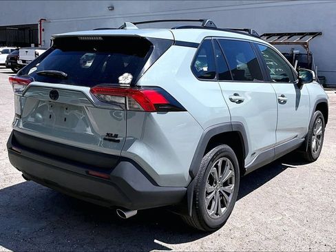 Used 2022 Toyota RAV4 XLE Premium AWD/4WD image 4