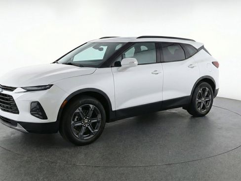 Used 2025 Chevrolet Blazer LT FWD image 3