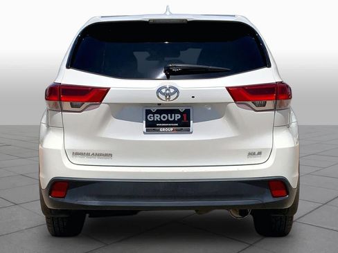 Used 2019 Toyota Highlander XLE FWD image 5