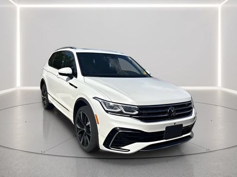 Used 2024 Volkswagen Tiguan SEL R-Line AWD/4WD image 27