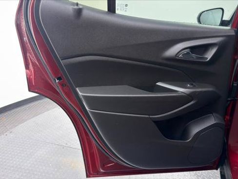 Used 2025 Chevrolet Trax LT w/ LT Convenience Package FWD image 16