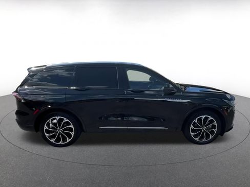 Used 2024 Lincoln Nautilus Reserve image 16