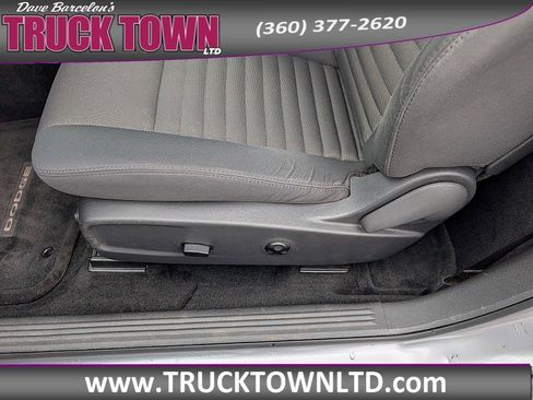 Used 2013 Dodge Challenger SXT image 10