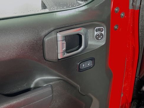 Used 2025 Jeep Wrangler Unlimited Rubicon 4xe w/ Safety Group AWD/4WD image 17