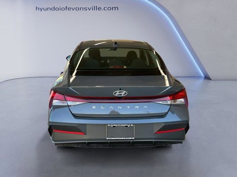 New 2026 Hyundai Elantra SE FWD image 6