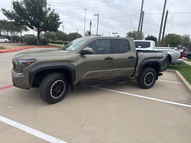 Used 2024 Toyota Tacoma TRD Off-Road w/ TRD Off Road Premium Package AWD/4WD image 7