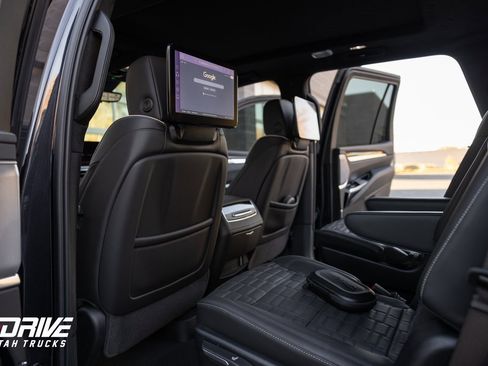 Used 2025 Cadillac Escalade Sport Platinum w/ LPO, ONYX Package image 21