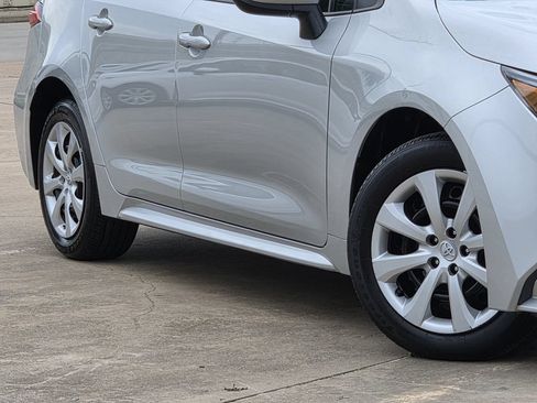 Used 2025 Toyota Corolla LE FWD image 11