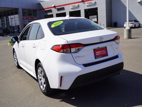 Used 2025 Toyota Corolla LE image 8