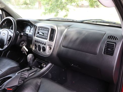 Used 2005 Ford Escape Limited AWD/4WD image 17