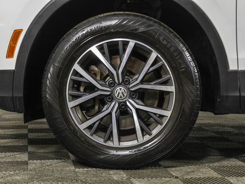 Used 2019 Volkswagen Tiguan SE w/ Panoramic Sunroof Package image 23